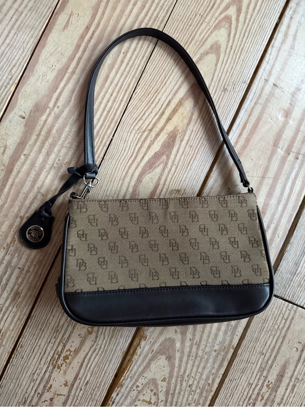 Dooney & Bourke monogram canvas shoulder bag - broken zipper